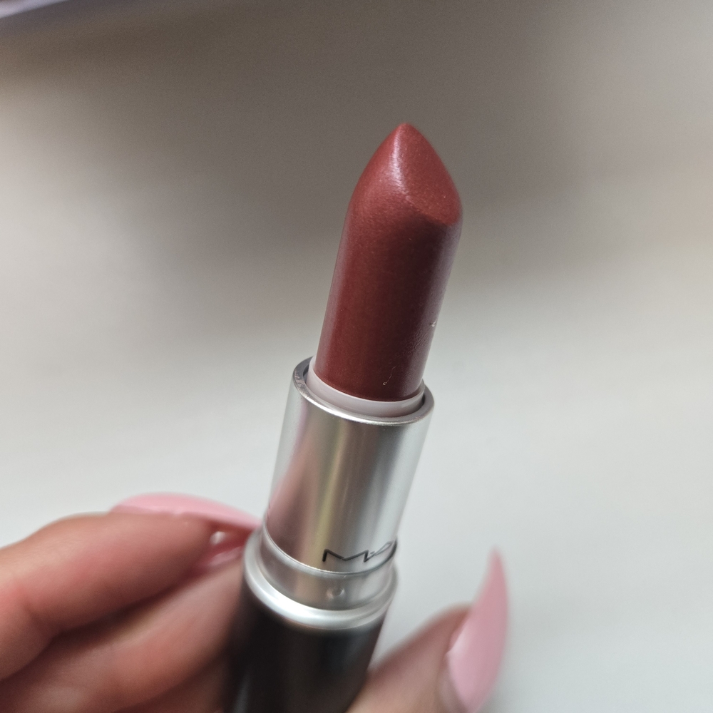 MAC Lipstick Good Form